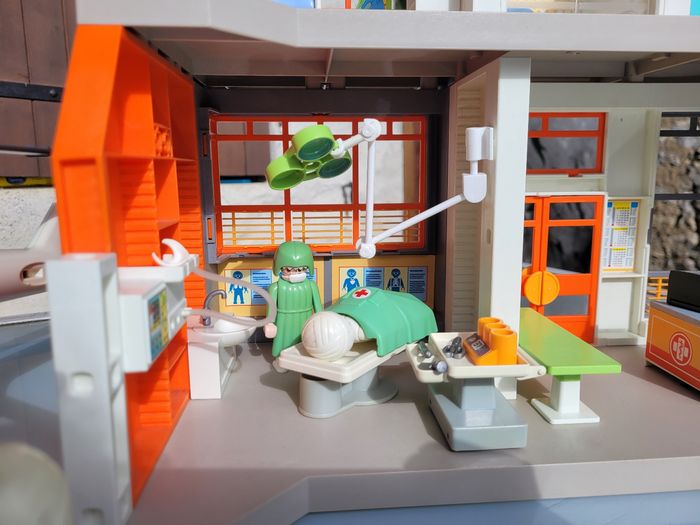 Playmobil 🏥 Hopital avec bloc opératoire +hélicoptère de secours 🚁 - photo numéro 4