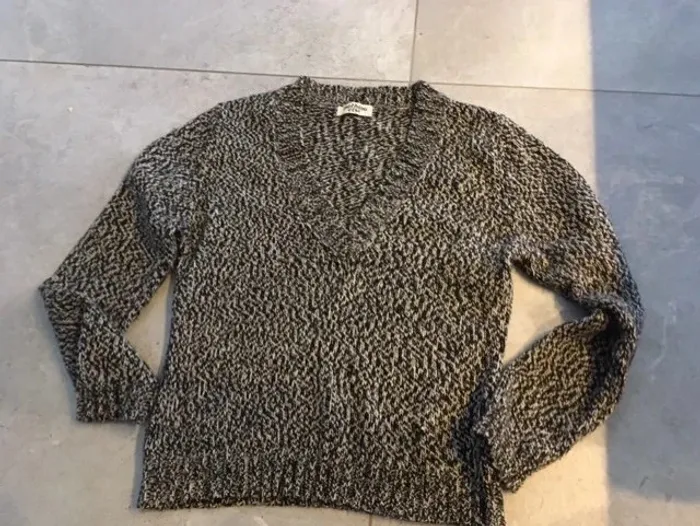 Pull col V noir/beige – T. 38/40 - photo numéro 2