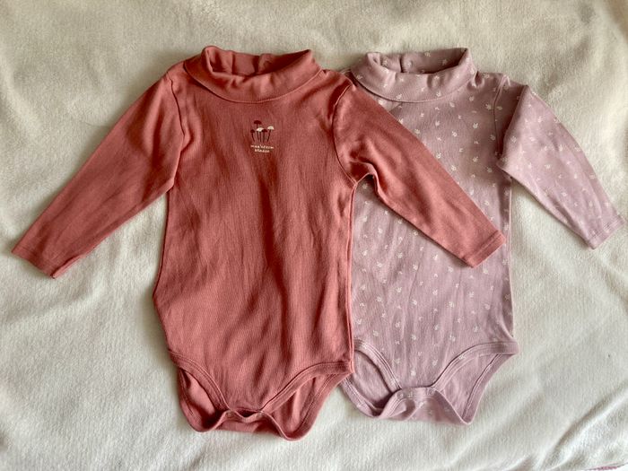 lot 2 bodies avec col bébé 18 mois