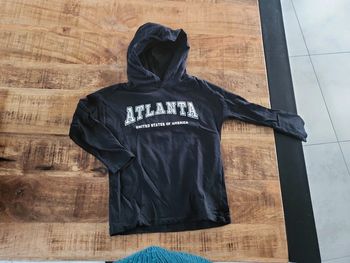 Tee-shirt manches longues et capuche