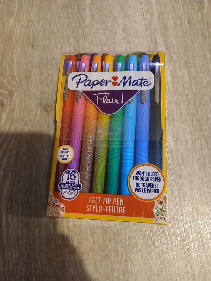 Etui de 16 stylos paper mate neufs