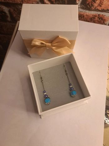 Boucles d'oreilles pendante bleu violet argenté