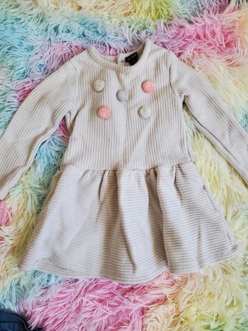 🌴 Robe côtelé beige à volant et pompon kiabi taille 12 mois