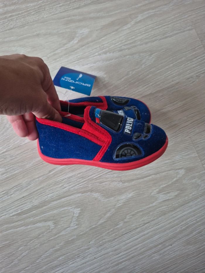 Chaussons neufs 25 - photo numéro 2