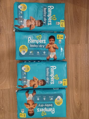 4 paquets de Couches Pampers baby-dry taille 2