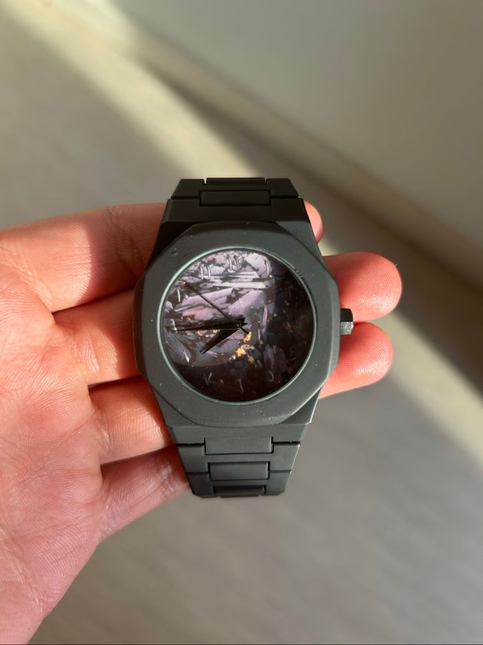 Montre en boîte noire avec bracelet ajustable ⌚ - photo numéro 4