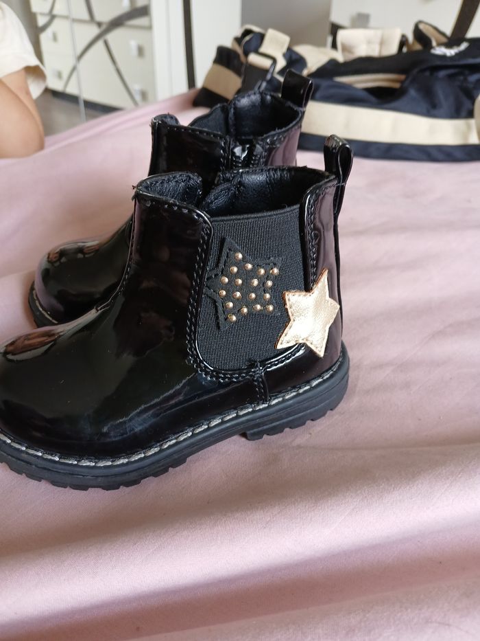 Chaussures bebe le paire à 7€ sauf le chausson 3€ - photo numéro 3