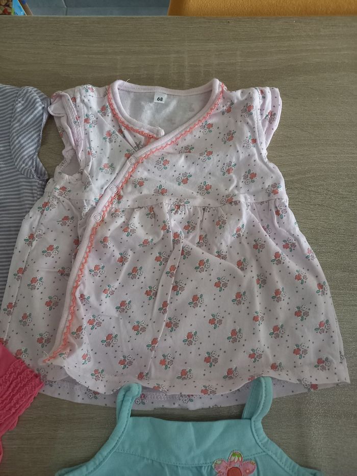 Lot vêtements filles taille 6 mois - photo numéro 2