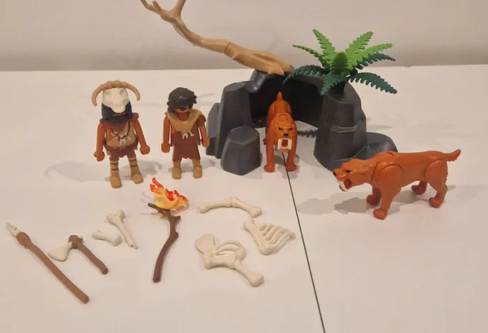 Playmobil "Tigres à dents de sabre et chasseurs" - photo numéro 3