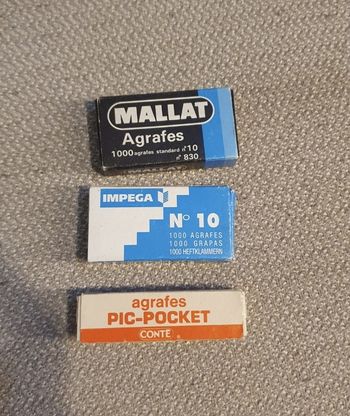 Lot de boîtes d'agrafes