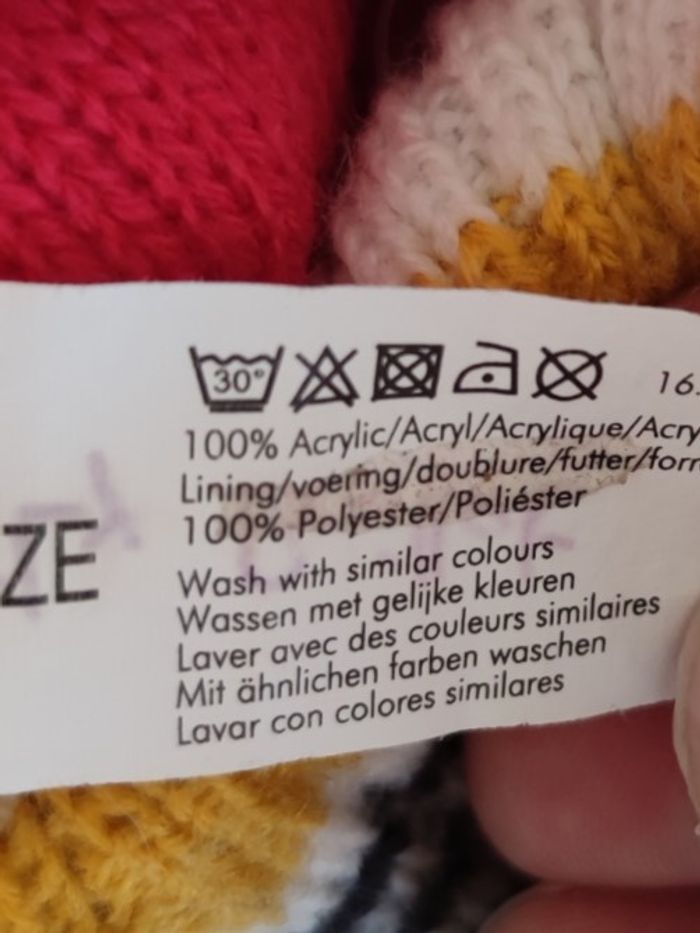 Bonnet fille Hema rouge taille 4-5 ans acrylique - Très bon état - photo numéro 5