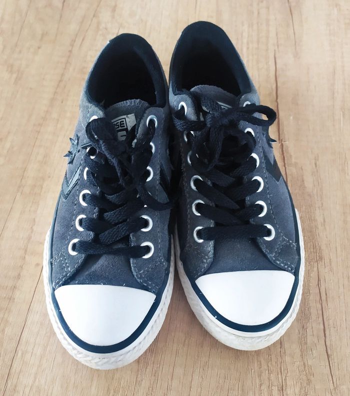 Baskets basses à lacets gris foncé taille 29 Converse