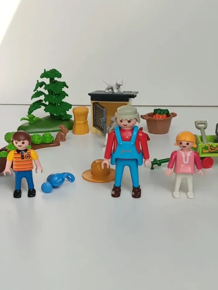 Lot figurines playmobil les enfants et papy au jardin. - photo numéro 2