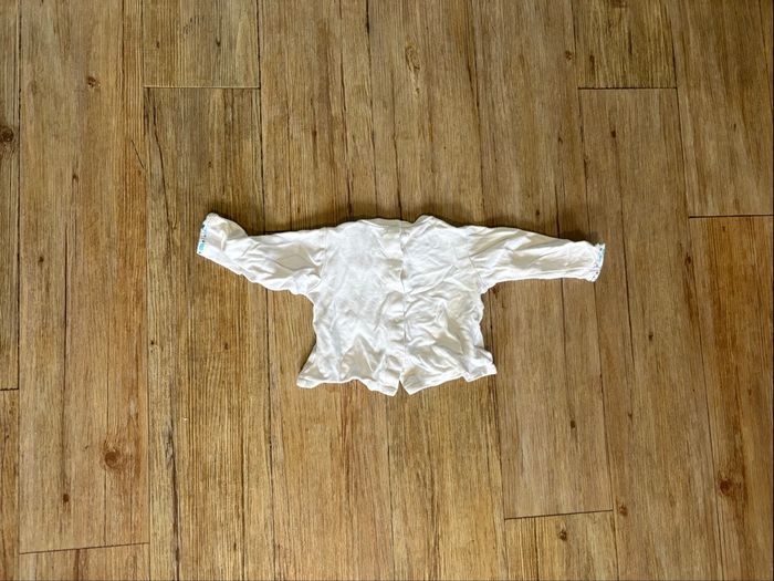 Lot 4 robes 6 mois + 1 t-shirt - photo numéro 3