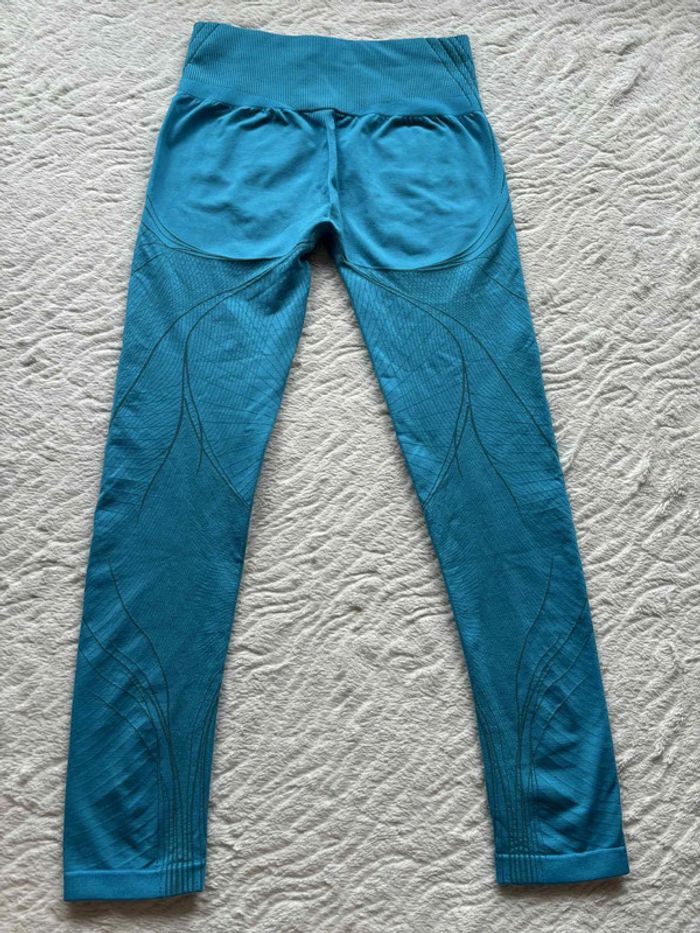 Ensemble Gymshark Apex Seamless Femme Bleu – Brassière L + Legging M – Comme Neuf – Valeur 102€ - photo numéro 17