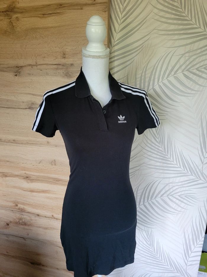 Jolie robe polo  Adidas taille XXS fille  soit 12 ans - photo numéro 4