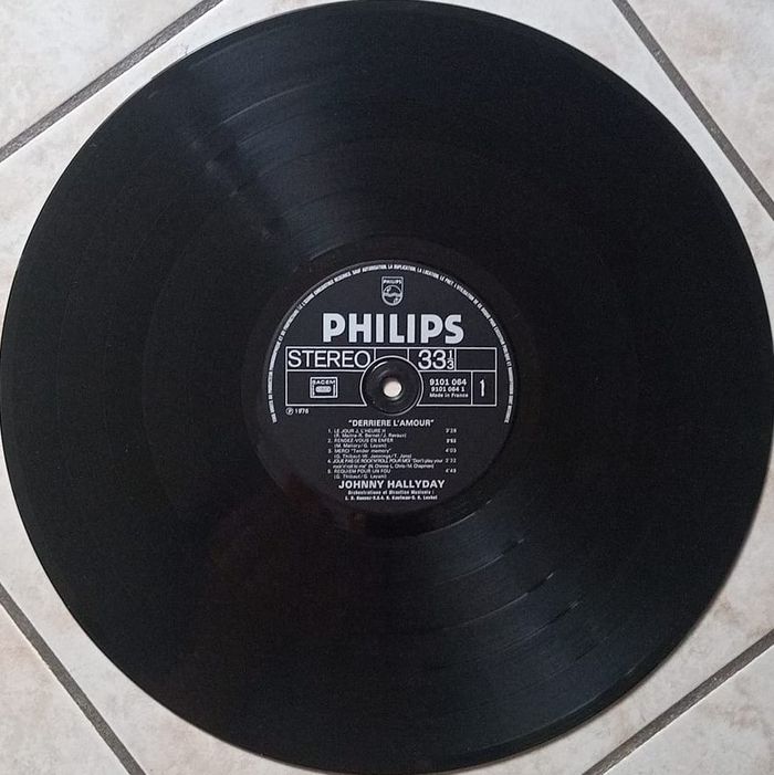 Vinyle Johnny Hallyday "derrière l'amour" vitesse 33 tours format 30 cm - photo numéro 3
