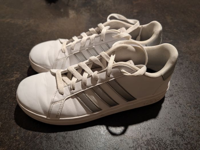 Basket blanche Adidas 37 1/3 - photo numéro 2