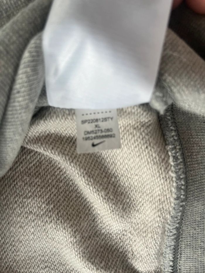 Pull Nike gris - photo numéro 4