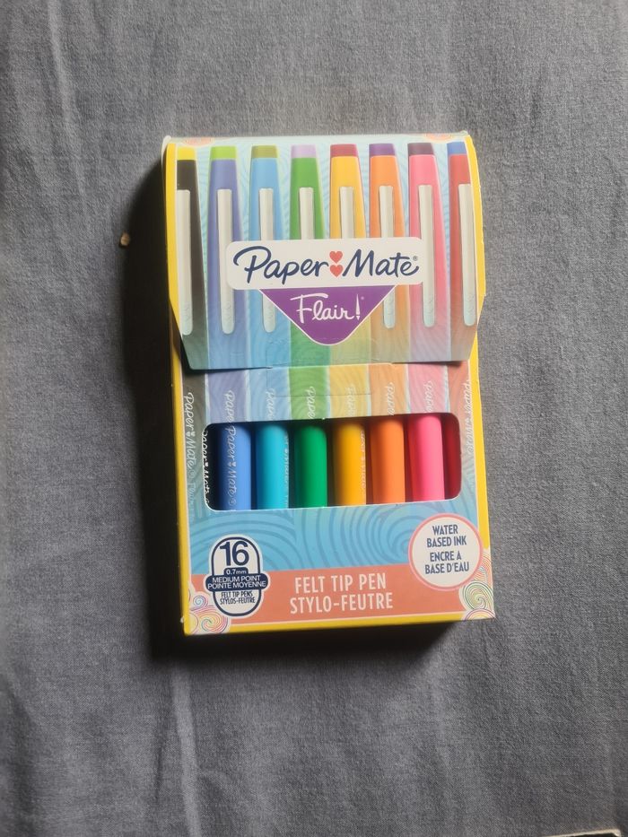 Pochette de 18 stylos-feutres flair NEUFS