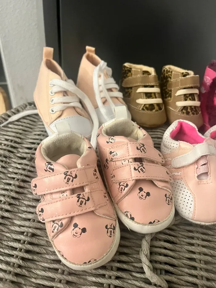 Lot chaussons et chaussures 0-6 mois - photo numéro 2