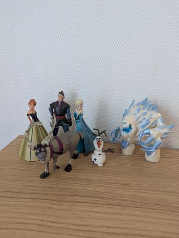 Lot de figurines Disney la reine des neiges Elsa, Anna, Kristof, Sven, Olaf et Marshmallow