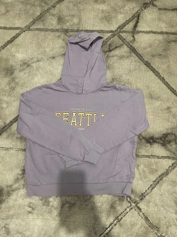 Sweet à capuche violet avec écriture Kiabi