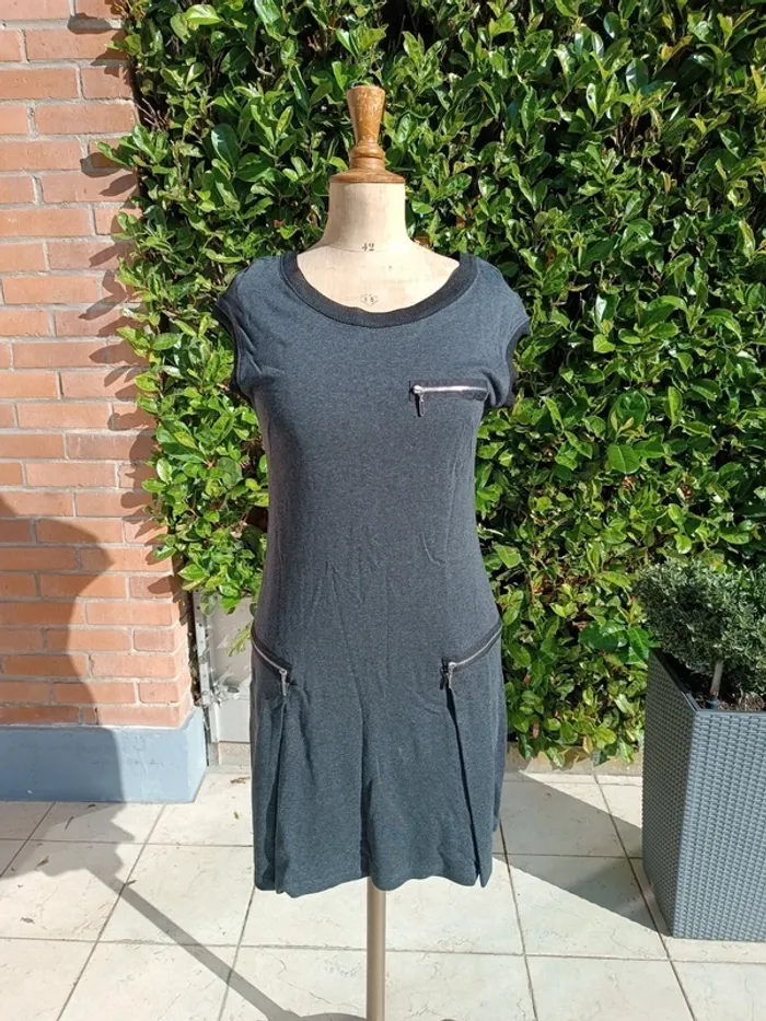 Robe grise