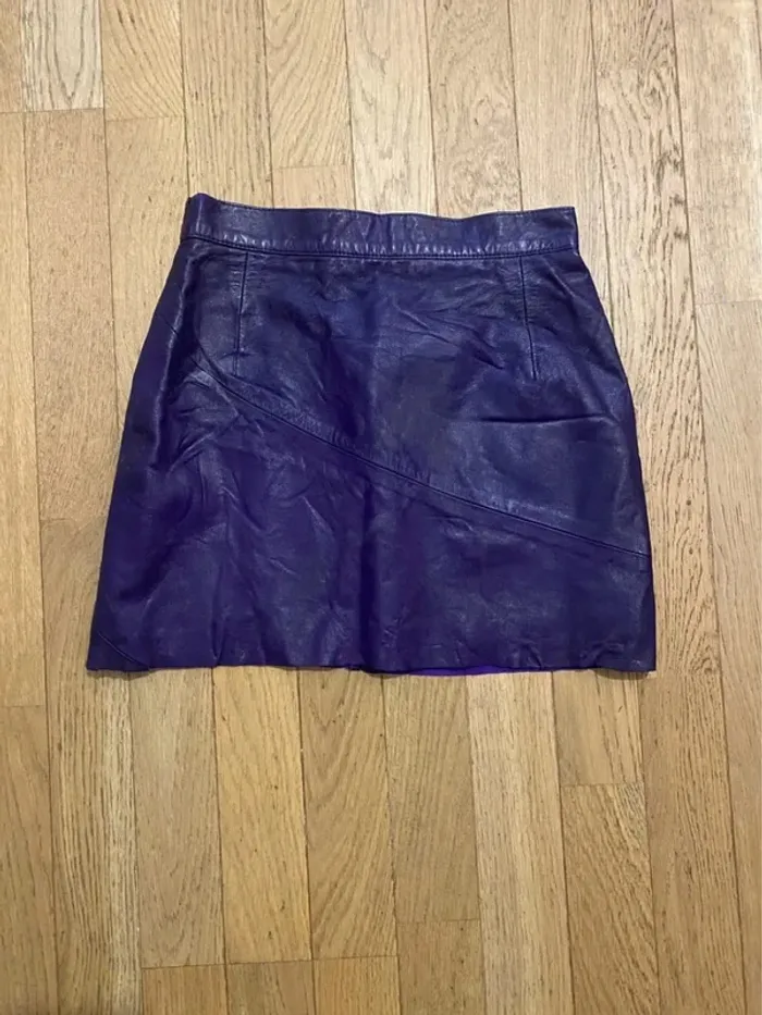 Mini jupe en cuir violette - photo numéro 2