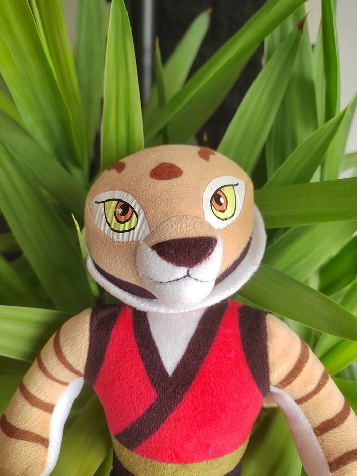 Peluche maître tigresse de kung-fu panda - photo numéro 2