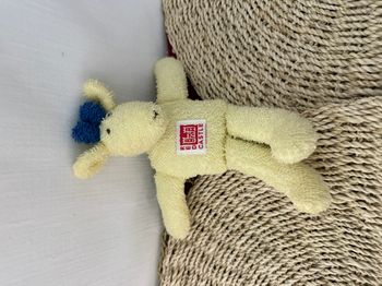 Doudou girafe jaune bleu RED CASTLE