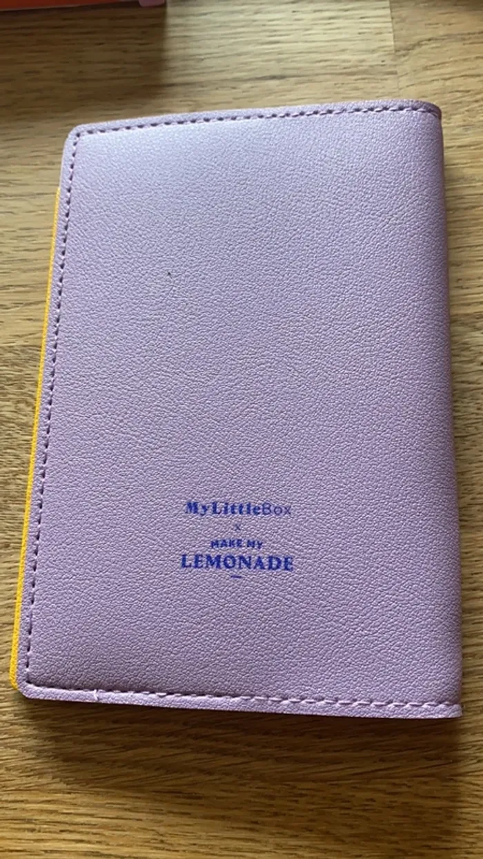Porte passeport neuf Lemonade - photo numéro 2