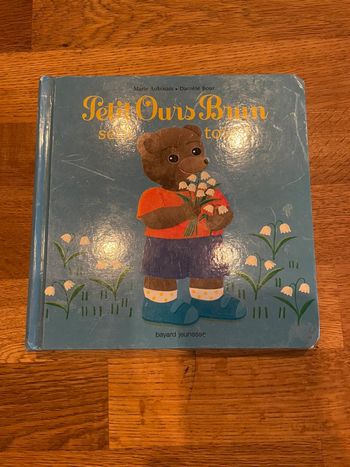 Livre cartonné parfumé Petit Ours Brun sent tout !