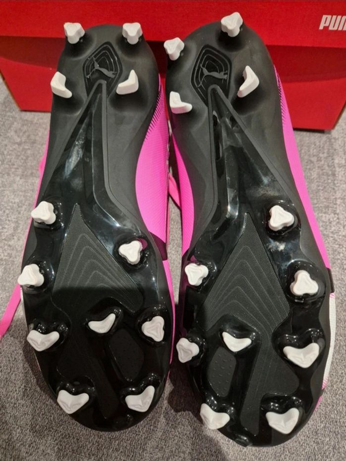 Crampons Puma Neuf taille 38 - photo numéro 2