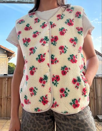 Gilet en fleurs avec des poches