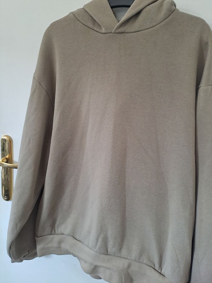 sweat à capuche kaki clair taille M marque zara - photo numéro 2