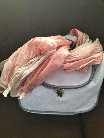 Trousse de toilette ou a maquillage avec son foulard