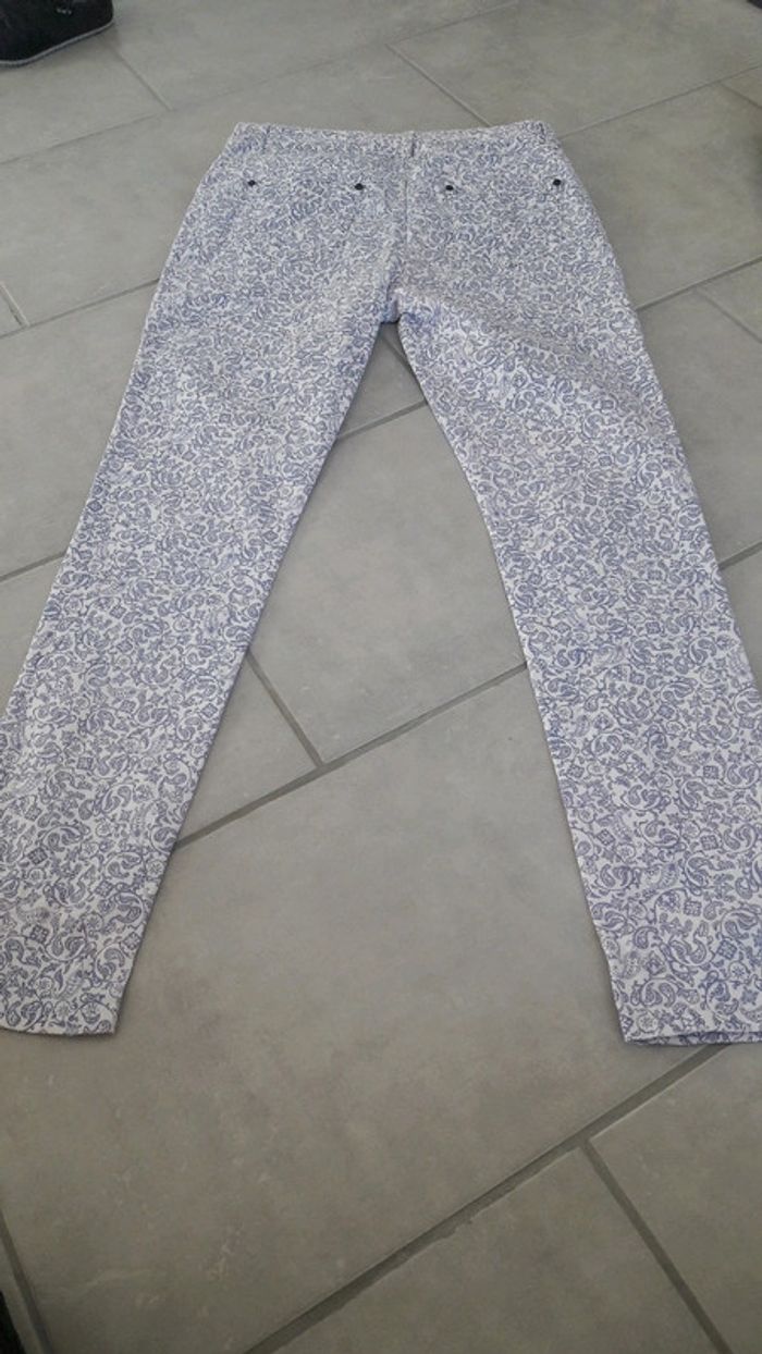 Jeans femme blanc motif arabesque bleu 3suisses 40 tres bon etat - photo numéro 8