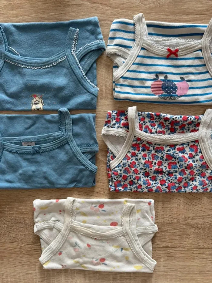 Lot bodies fines bretelles Petit Bateau 12 mois BE - photo numéro 2