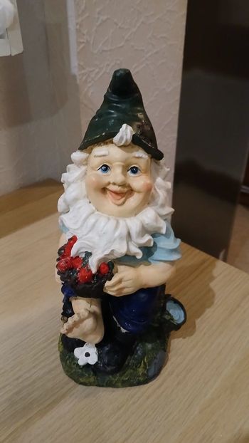 jolie figurine de lutin en excellent état.  