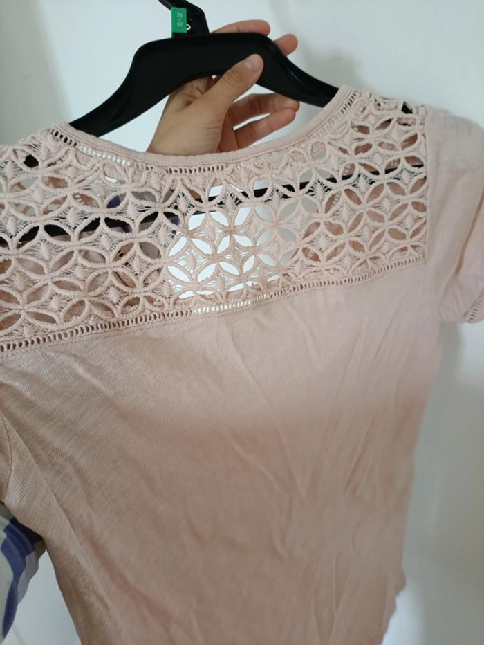 T-shirt rose poudré ajouré aux épaules vintage cute - photo numéro 3