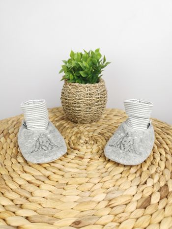 Chaussons souples gris Dumbo Disney Baby Taille 12/18 Mois