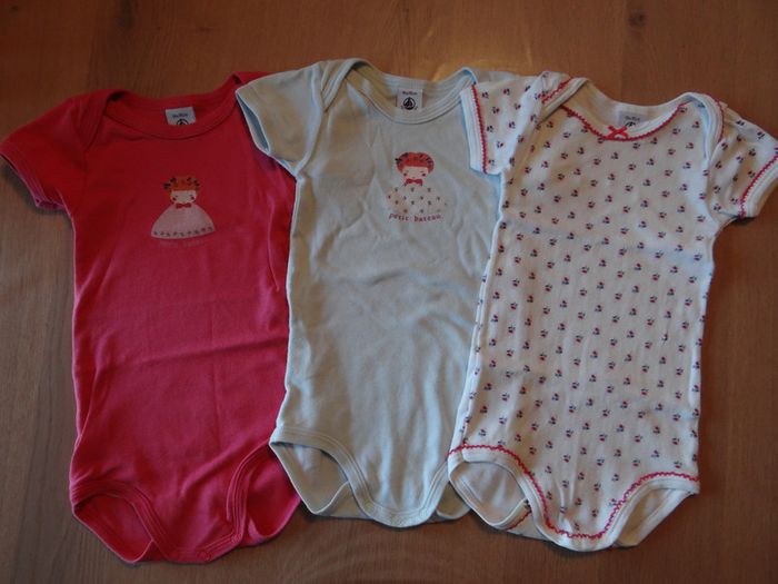 Bodies manches courtes, 18 mois, bébé fille. Petit Bateau