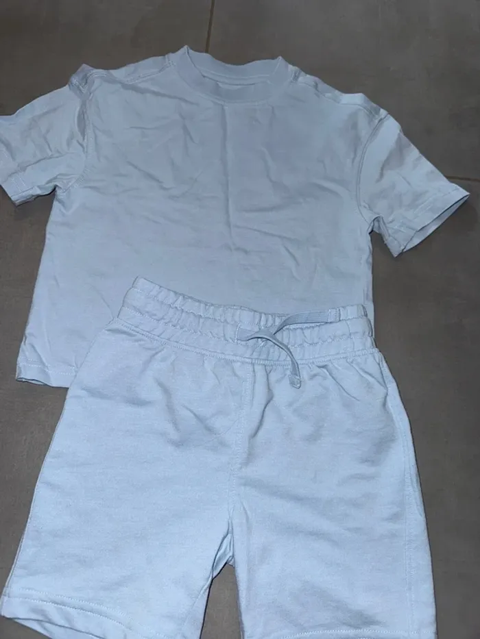 Ensemble garçon taille 98 tres bonne etat - photo numéro 3