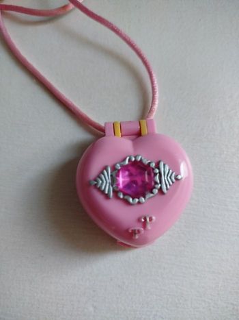 Médaillon rose Polly Pocket 