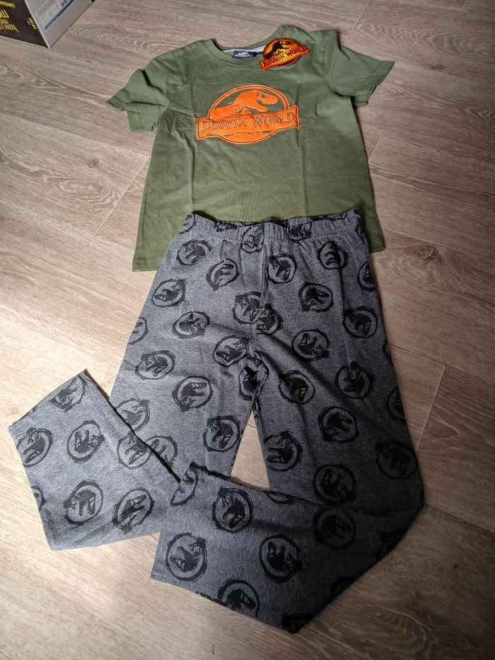 Pyjama neuf Jurassic world 6 ans