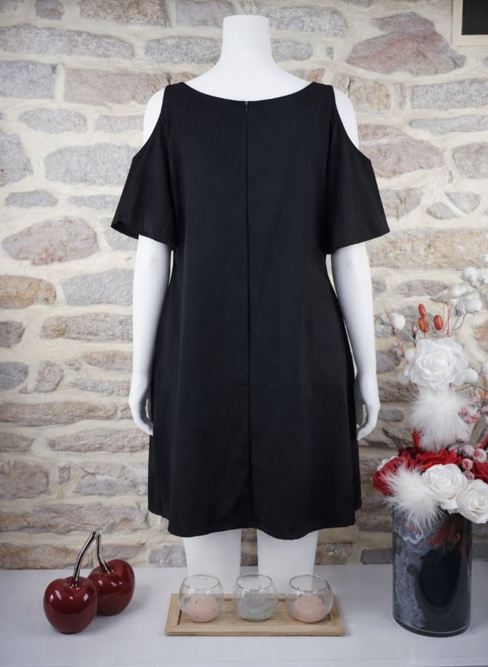 Robe festonnée élégance noire épaules dénudées Femme taille 54 marque Boohoo 🌺 - photo numéro 2