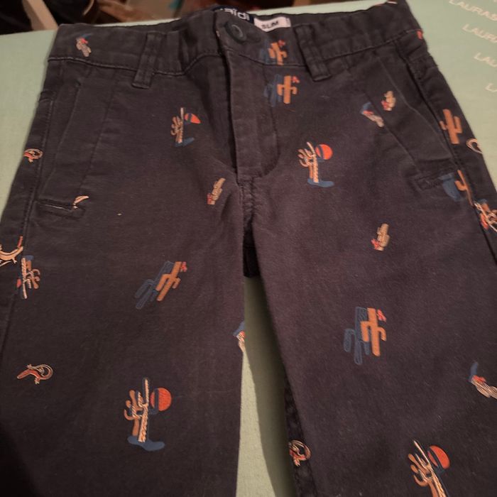 Vends lot de deux shorts de marque okaidi 5 ans très bon état - photo numéro 4