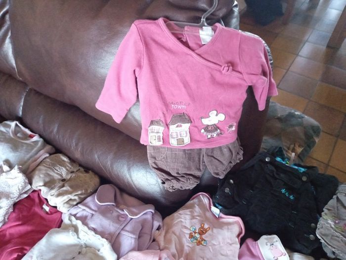 Lot 31 Vêtements fille - 6 mois - photo numéro 3