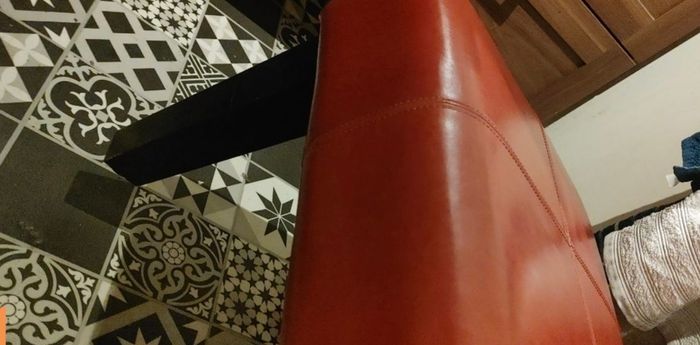 Banc banquette Cuir véritable et bois très bon état Rouge - photo numéro 3